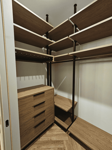 Гардеробная комната Гардеробная комната с симметричной планировкой