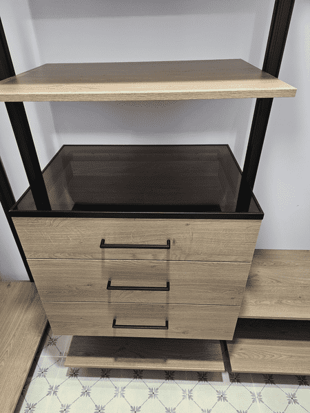 Гардеробная комната Гардеробная комната с секциями для хранения