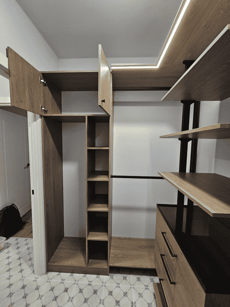 Гардеробная система Гардеробная система на заказ с встроенными модулями