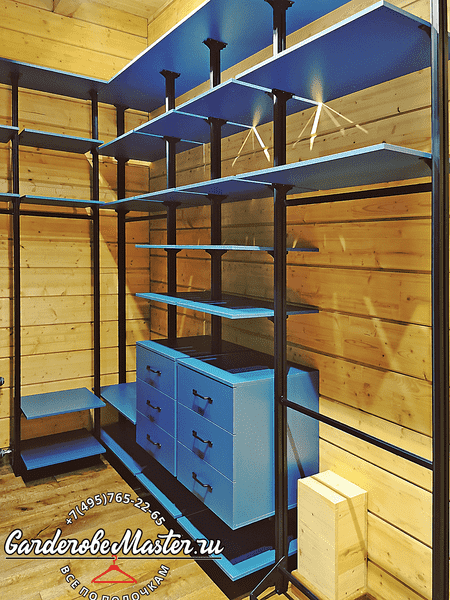 Гардеробная комната Гардеробная комната с акцентом на эргономику и порядок хранения. Подходит для индивидуального проекта гардеробной системы на заказ.