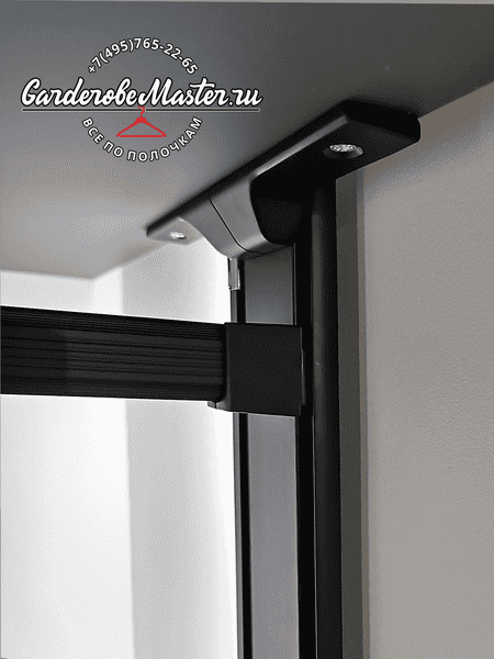Узел крепления Узел крепления гардеробной системы с металлической стойкой, потолочным фиксатором и регулируемым соединением элементов