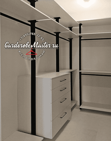 Гардеробная система Гардеробная система с комодом и полками, удобное хранение одежды и аксессуаров