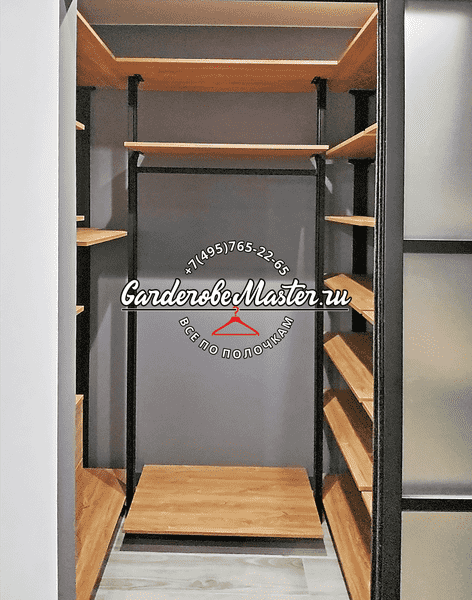 Гардеробная система Гардеробная система с нишей и штангой для одежды. Рациональная планировка гардеробной комнаты на заказ.