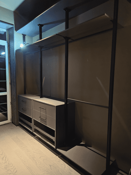 Гардеробная система Гардеробная система с нижними модулями хранения