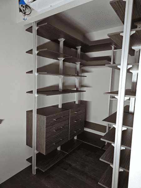 Гардеробная система Гардеробная система с деревянными полками