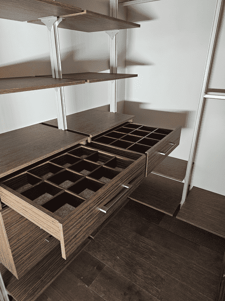 Выдвижной ящик Выдвижной ящик с секциями для аксессуаров